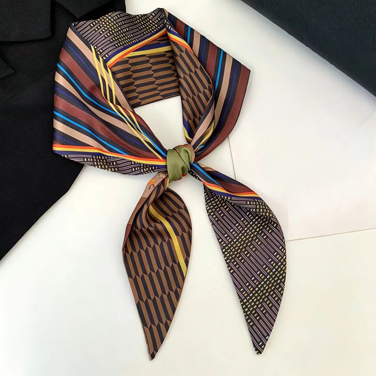 Silk Neck Scarf - Luksusowa Apaszka Jedwabna z Długim Wzorem,